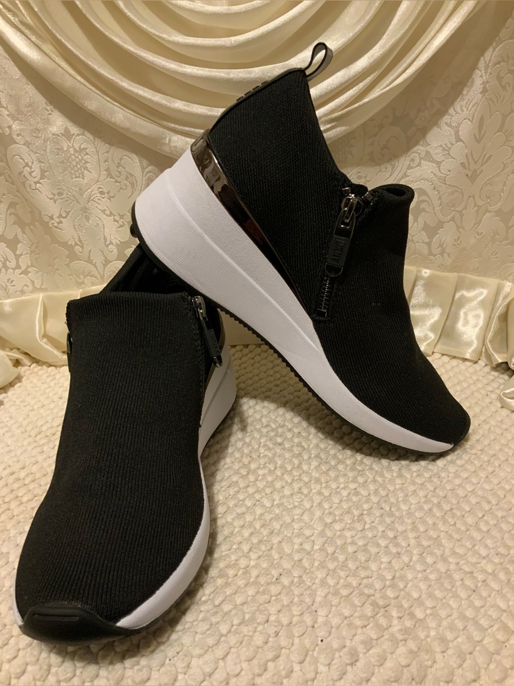 DKNY